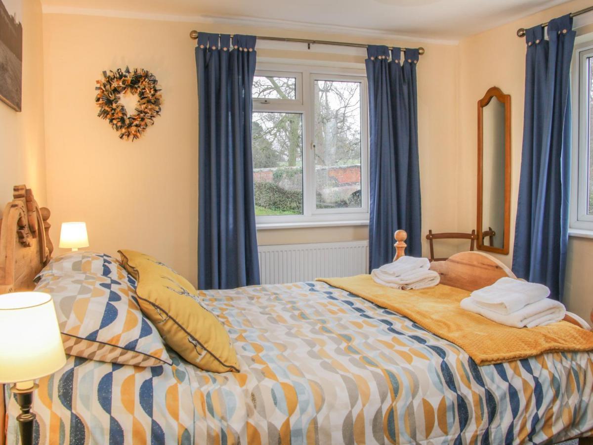 Belmont Bridge Villa Озуъстри Екстериор снимка